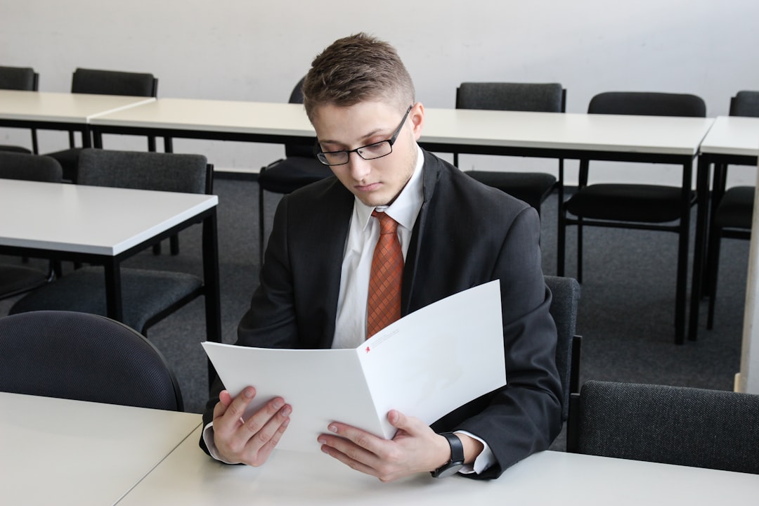 Kata yang Meningkatkan Kesan Profesional di CV